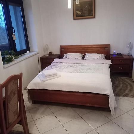 Pokoj W Domu Z Duzym Ogrodem Krasków Exterior foto