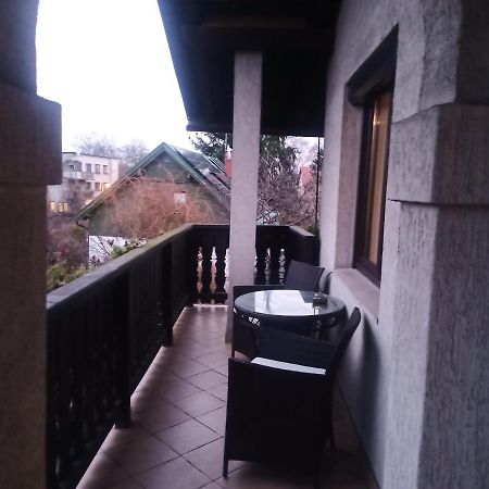 Pokoj W Domu Z Duzym Ogrodem Krasków Exterior foto