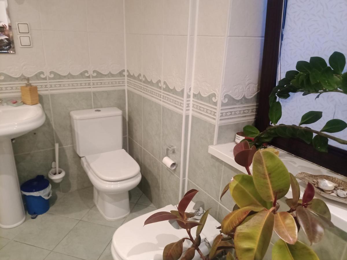 Pokoj W Domu Z Duzym Ogrodem Krasków Exterior foto