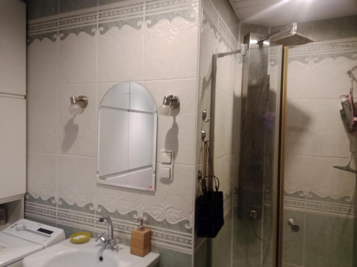 Pokoj W Domu Z Duzym Ogrodem Krasków Exterior foto