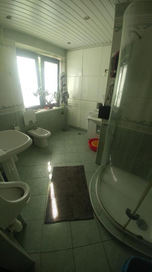 Pokoj W Domu Z Duzym Ogrodem Krasków Exterior foto