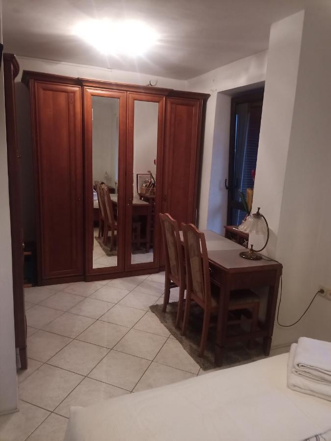 Pokoj W Domu Z Duzym Ogrodem Krasków Exterior foto