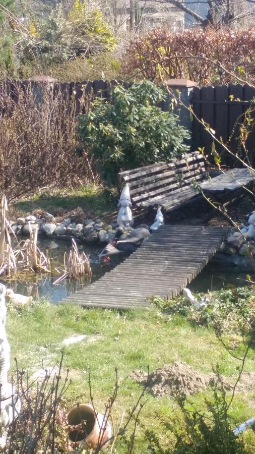 Pokoj W Domu Z Duzym Ogrodem Krasków Exterior foto