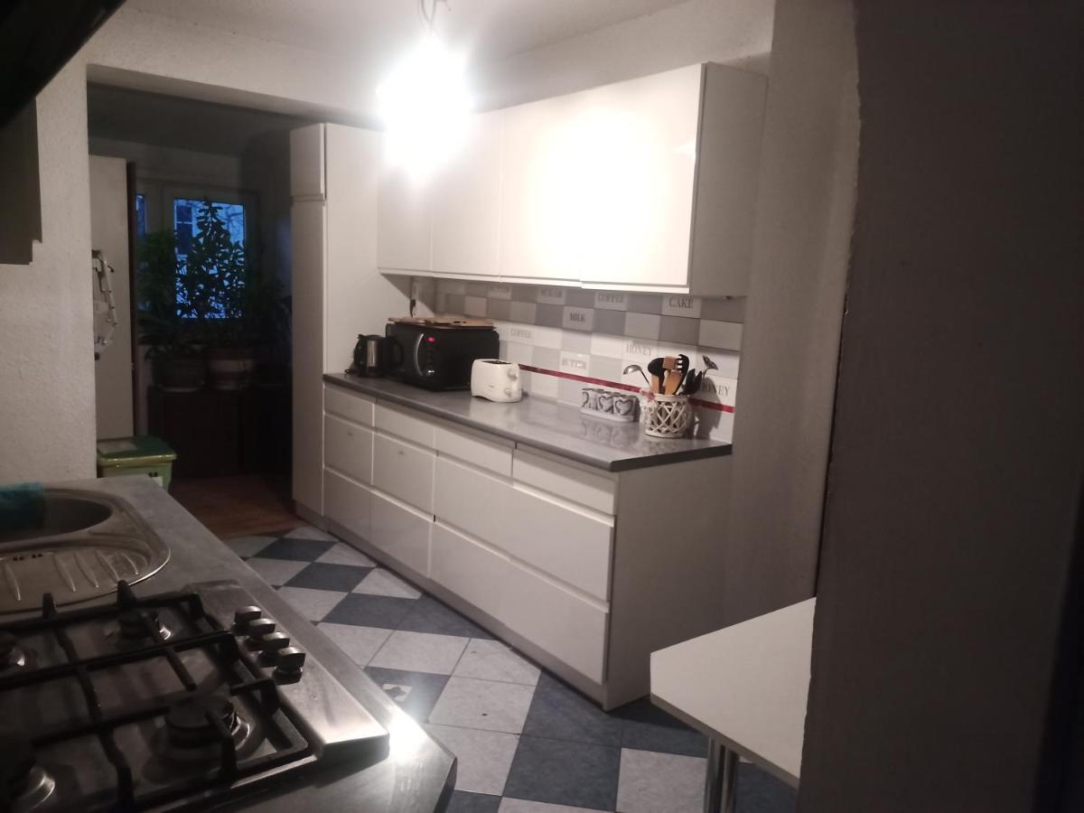Pokoj W Domu Z Duzym Ogrodem Krasków Exterior foto